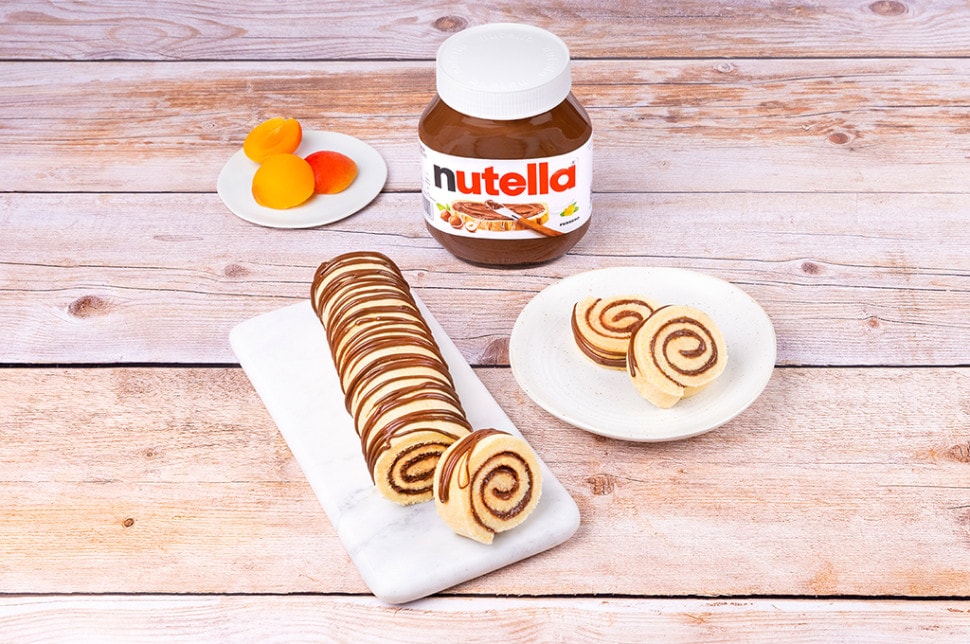 Bras de Vénus roulé, fourré au Nutella et tranché pour servir.