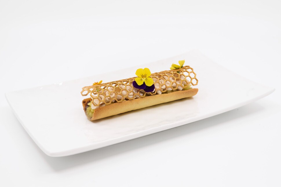 Bûche Tella : roulé glacé au Nutella, finition élégante et festive.