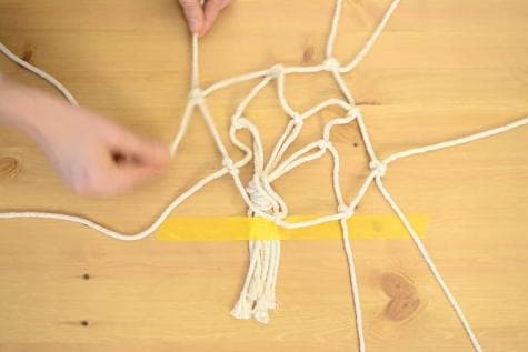 Készítsen meseszép függő virágtartót üres Nutella® üvegből! 5. lépés | Nutella®