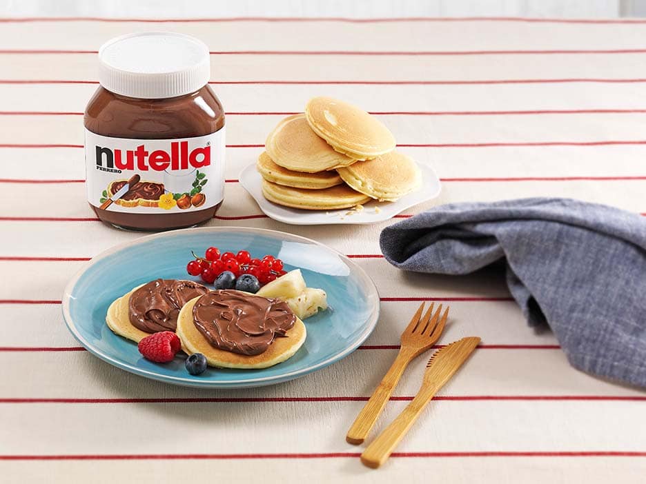 Mini pancakes with NUTELLA® and fruit