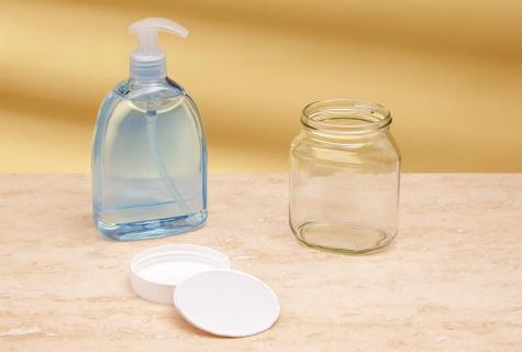 Create a soap dispenser with a jar of Nutella® do it yourself