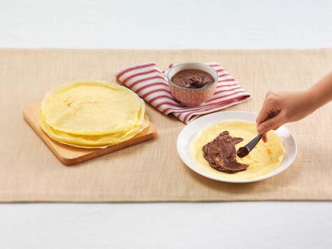 Crêpes with NUTELLA® and fruit
