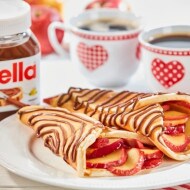 Sponge cake crepes with apples