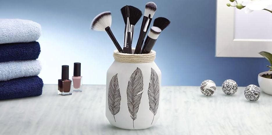 Trois étapes pour créer un pot à maquillage pour vos pinceaux à