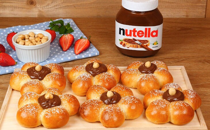 Risultato finale ricetta Cookist per Nutella: dolce decorato e servito.