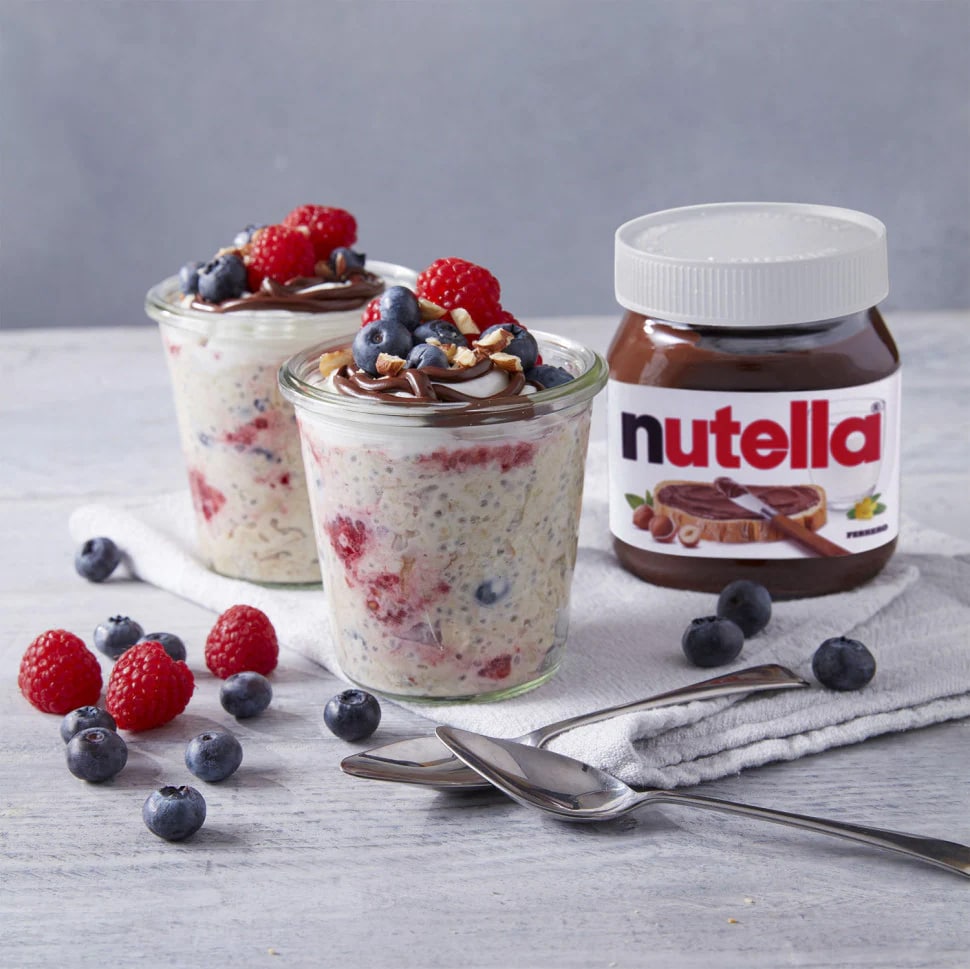 Key visual ricetta a base d'avena con Nutella e ingredienti naturali.