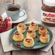 Cestini di pasta kataifi ripieni di Nutella e frutta secca.