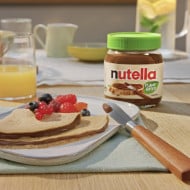 Crêpes vegane farcite con Nutella plant-based e frutta di stagione.