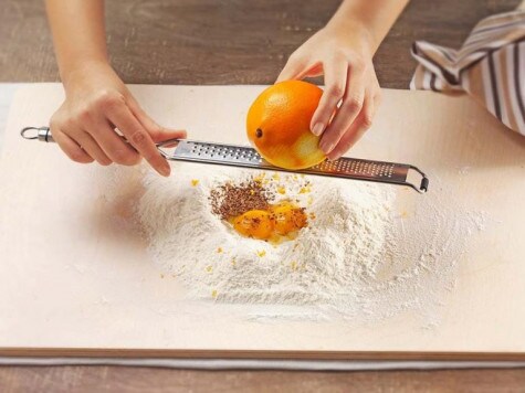 Chiacchiere di Carnevale con Nutella® Step 1 | Nutella