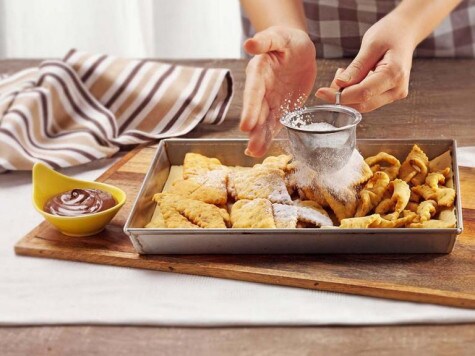 Chiacchiere di Carnevale con Nutella® Step 3 | Nutella