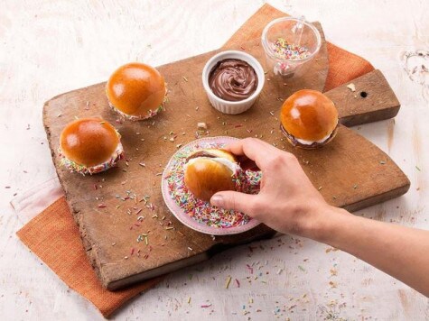 Panini con Nutella® e zuccherini colorati Step 3 | Nutella