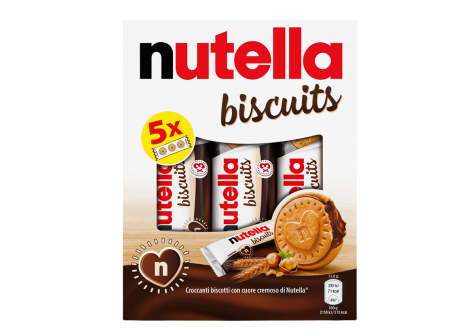 Biscotti ripieni alla Nutella disposti su piatto, ripieno cremoso ben visibile.