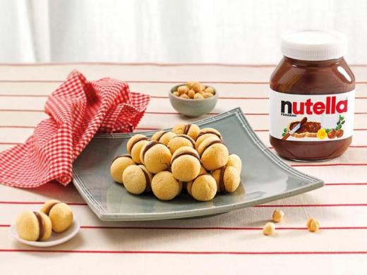Baci di Dama (Italian Hazelnut cookies) with Nutella®