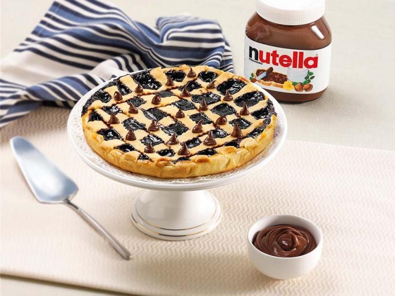 Tart with Nutella® and blueberries