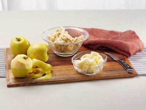 Apple Crumble with NUTELLA® - STEP 1 Apple Crumble with NUTELLA® - STEP 1