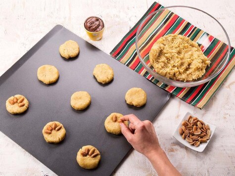 Bear Footprint Cookies with Nutella® - step 2