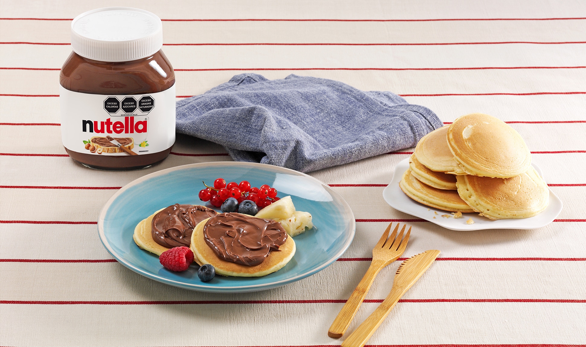Mini Hot Cakes y fruta de Navidad con Nutella® 