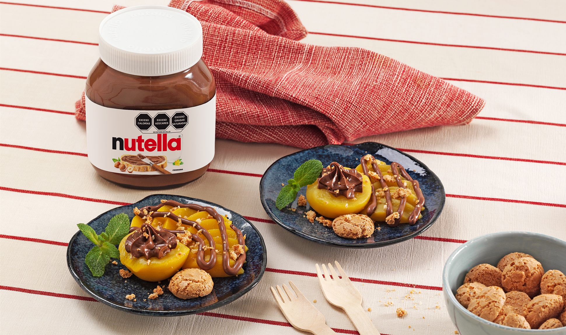 Duraznos con Nutella® y galletas Amaretti