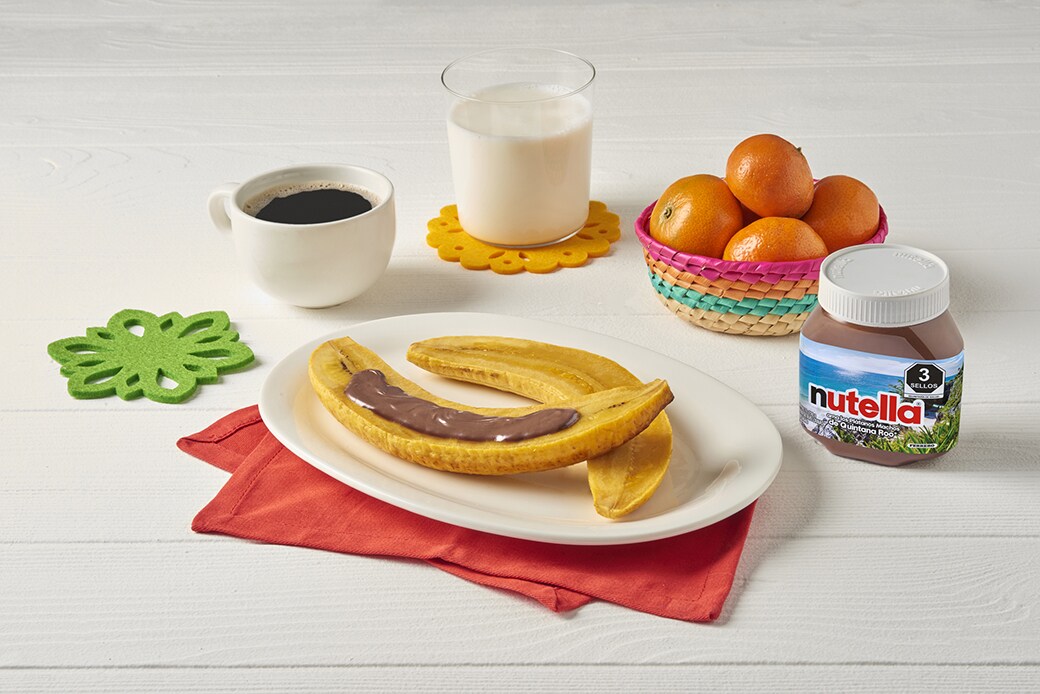 Plátanos machos fritos estilo Quintana Roo, caramelizados y servidos calientes.