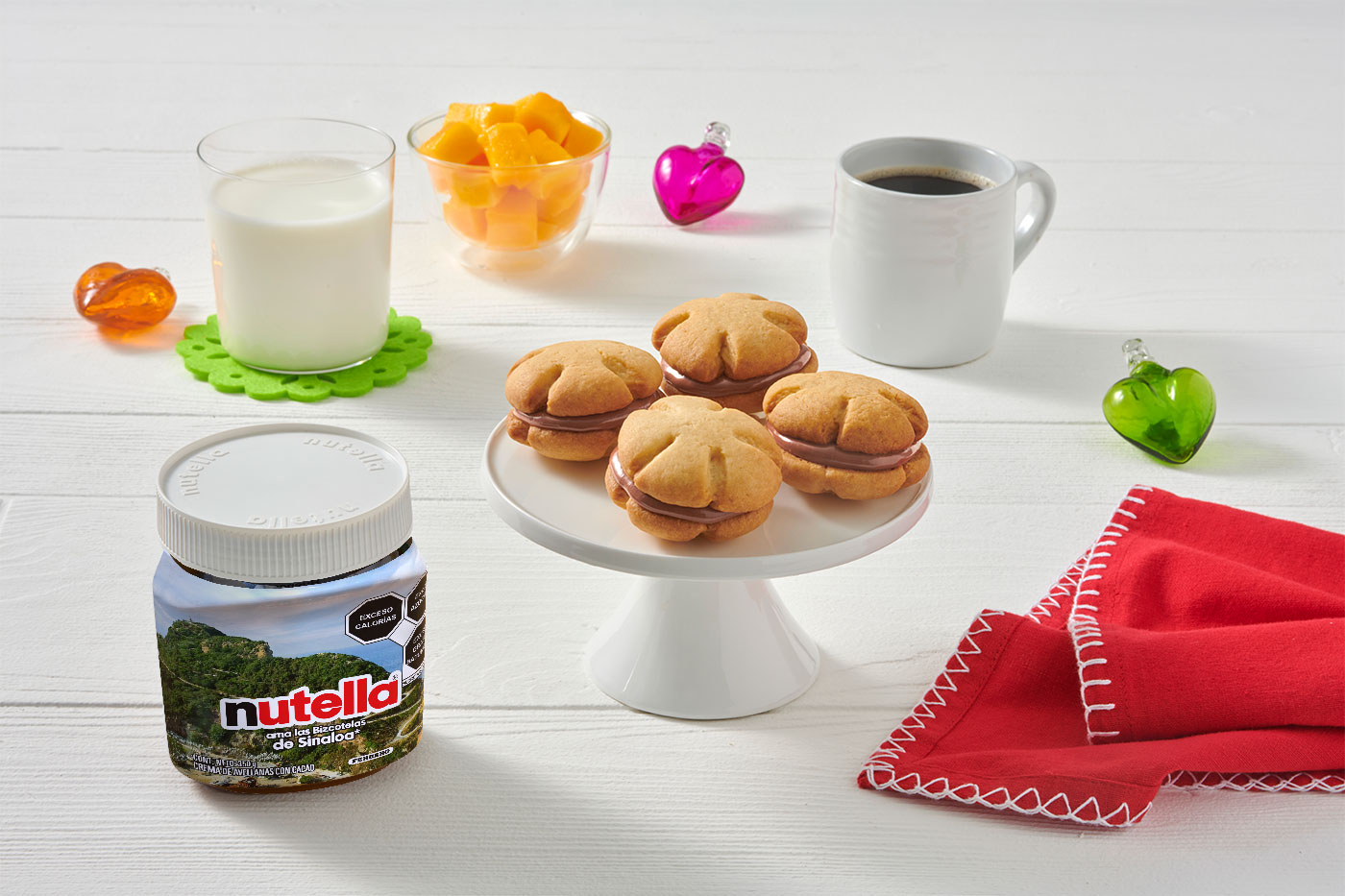 Plato sinaloense con Nutella y toque tropical, servido elegantemente..
