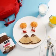 Globos promocionales con diseño Nutella en montaje festivo.