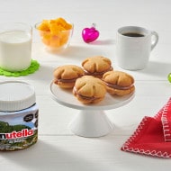 Plato sinaloense con Nutella y toque tropical, servido elegantemente..