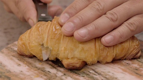 Croissant a la plancha con NUTELLA® - Paso 1