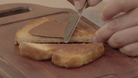 Torradas con NUTELLA® - Paso 4