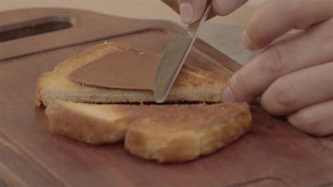 Torradas con NUTELLA® - Paso 4