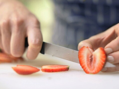 corazones de nutella con fresa paso 4