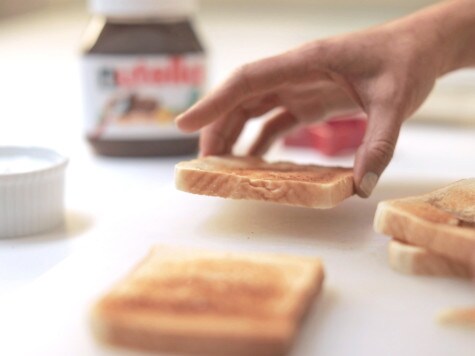  SANDWICH DE ESTRELLA NUTELLA® Paso 1 