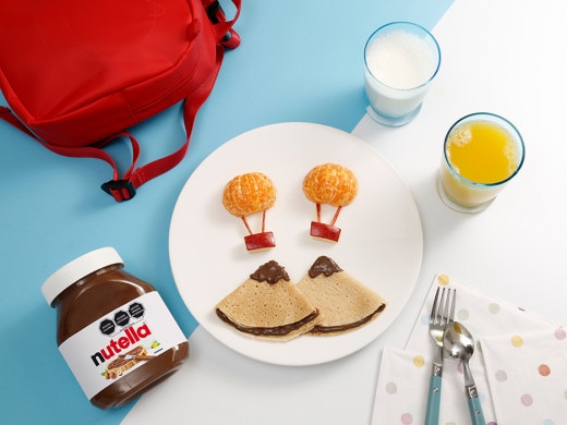 Globos promocionales con diseño Nutella en montaje festivo.