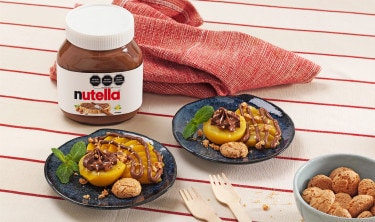 Duraznos con Nutella® y galletas Amaretti
