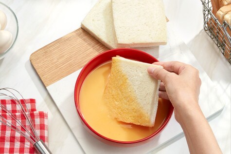 Roti Celup Telur with Nutella® 1