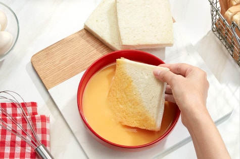 Roti Celup Telur with Nutella® 1