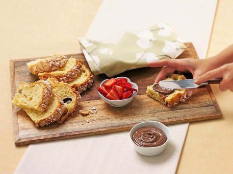 Easter Colomba Cake with NUTELLA@ and Strawberries - STEP 1 Easter Colomba Cake with NUTELLA@ and Strawberries - STEP 1
