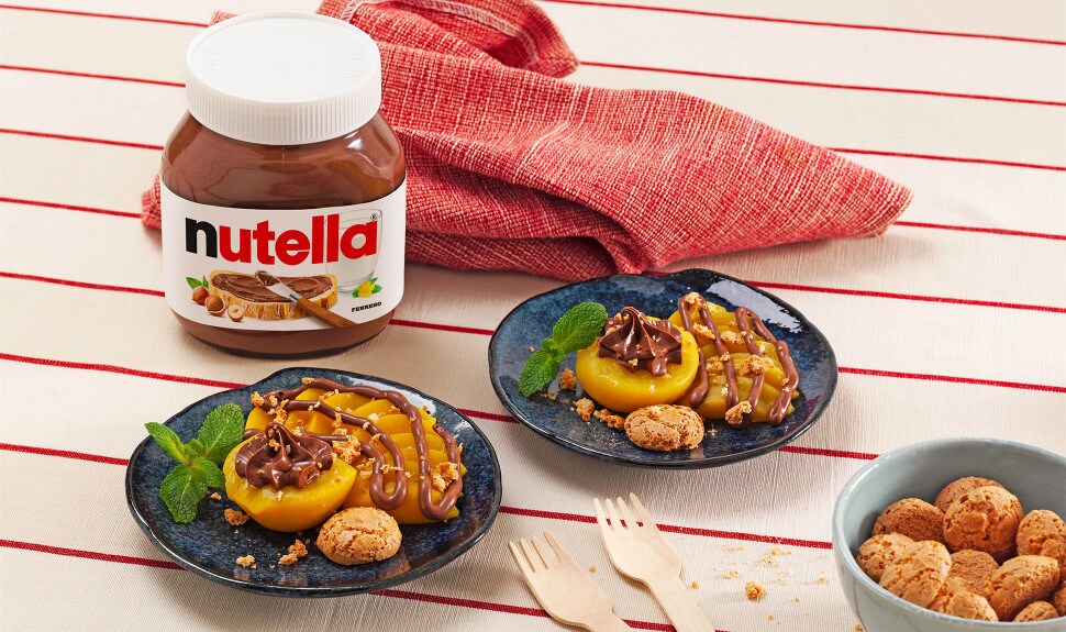 Perziken met NUTELLA® en amaretti