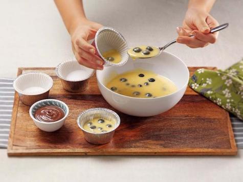 Muffins with NUTELLA® and blueberries - STEP 2 Muffins with NUTELLA® and blueberries - STEP 2