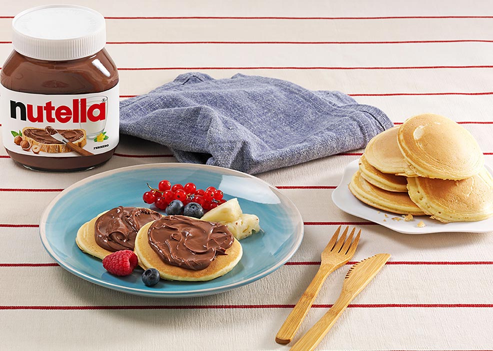 Mini pancakes with Nutella® and fruit