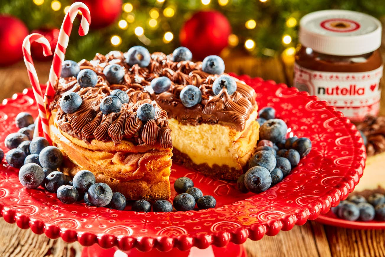 Owoce oraz krem Nutella® stanowią doskonałe uzupełnienie królewskiego sernika.