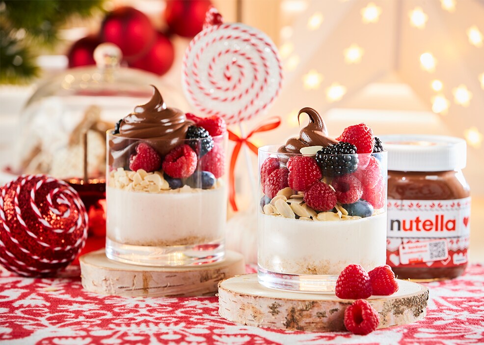 Świąteczne miniserniczki z płatkami migdałowymi i kremem Nutella®