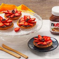 Przepis na mini tartaletki z kremem Nutella® i truskawkami