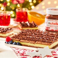 Świąteczne ciasto bez pieczenia z owocami, budyniem i kremem Nutella® | Nutella