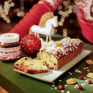 Świąteczny keks z kremem Nutella® i cukrowymi śnieżynkami | Nutella