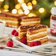 Świąteczny miodownik z kremem Nutella® i budyniem | Nutella