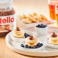 Przepis na pancakes z jagodami i kremem Nutella®
