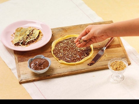 Naleśniki z NUTELLA® i orzechami laskowymi - krok 3