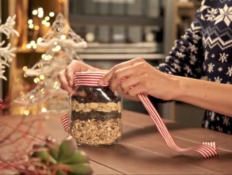 Ozdobny słoik DIY ozdobiony wstążką