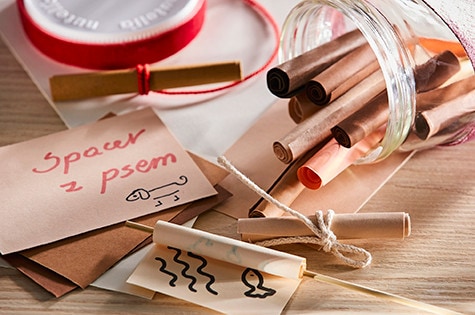 Karteczki z instrukcjami - co na nudę - umieszczone w słoiku