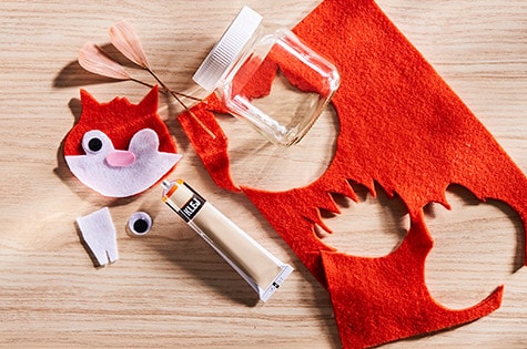 Twarz wiewiórki gotowa do przyklejenia do słoika